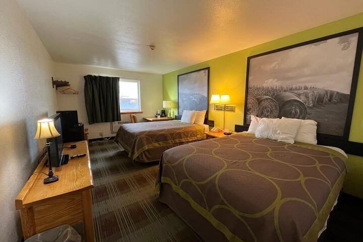 Room 11 of 28