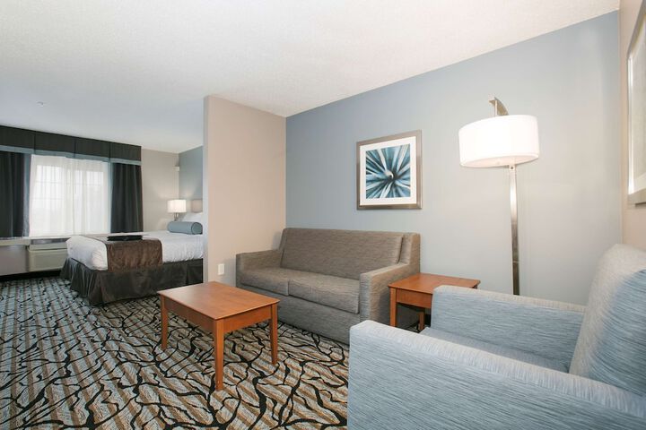 Suite 2 Queen Beds Sofa Bed Microwave and Refrigerator Full Breakfast (50 of 59)