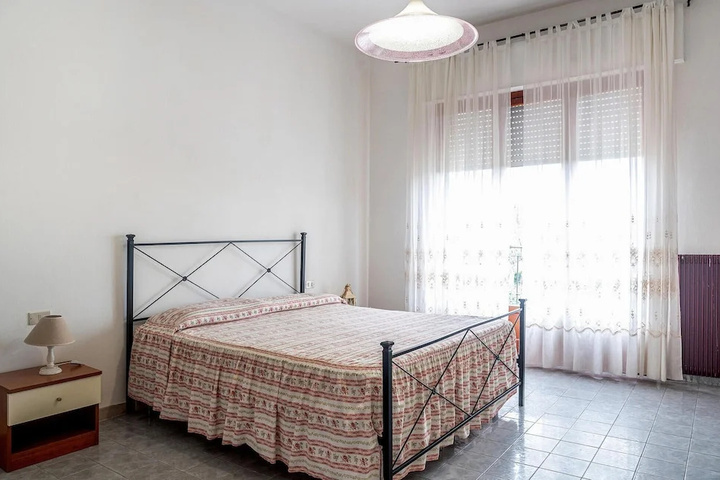 Room 2 of 12