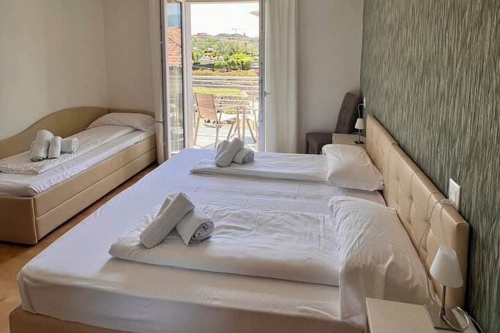 Room 42 of 75