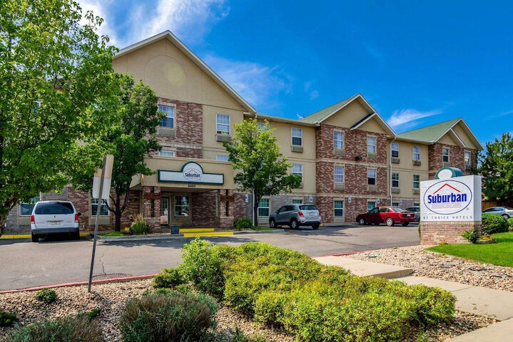 hotels in arvada co 80002