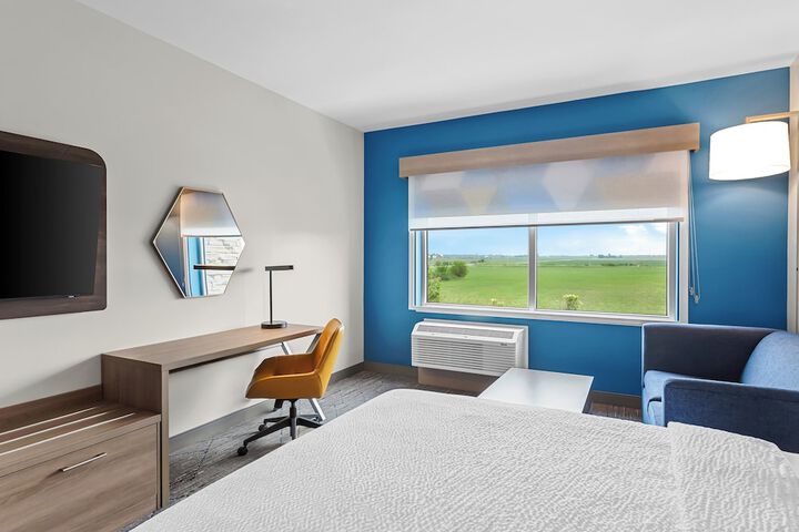 Room 15 of 40