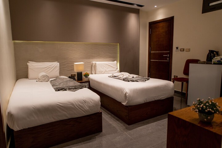 Room 28 of 87