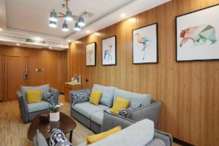 Luyi Qiqi L Hotel