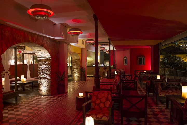 Lounge 125 of 144