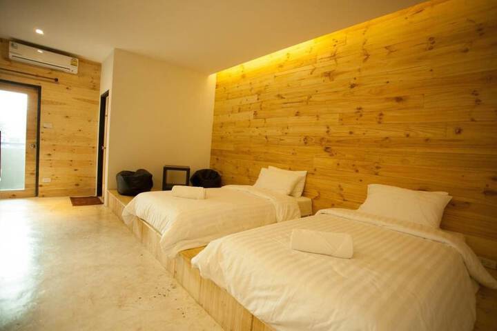 Room 6 of 82