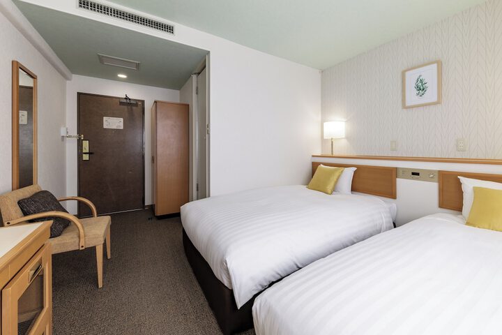 Room 27 of 61