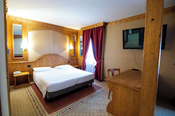 Room 33 of 57
