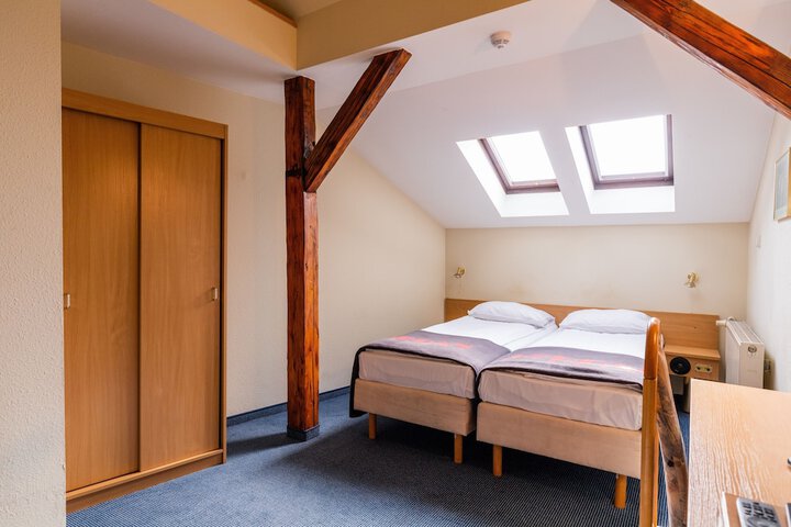 Room 34 of 79