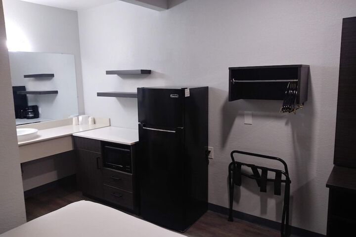 Room 18 of 27