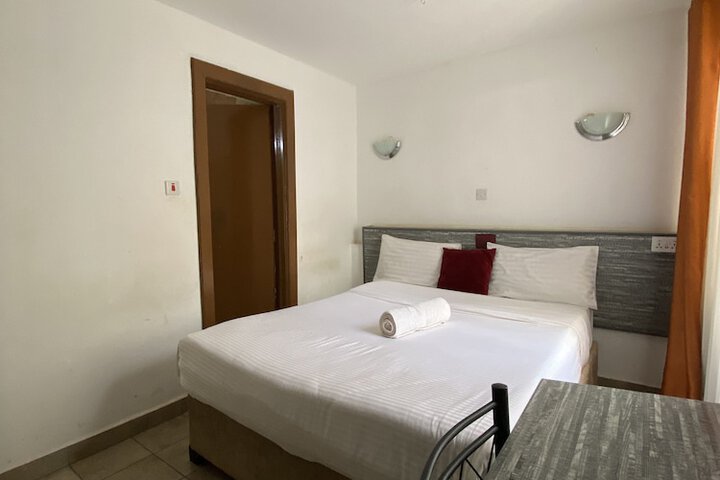 Room 10 of 29