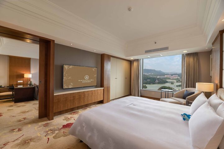 Room 10 of 34