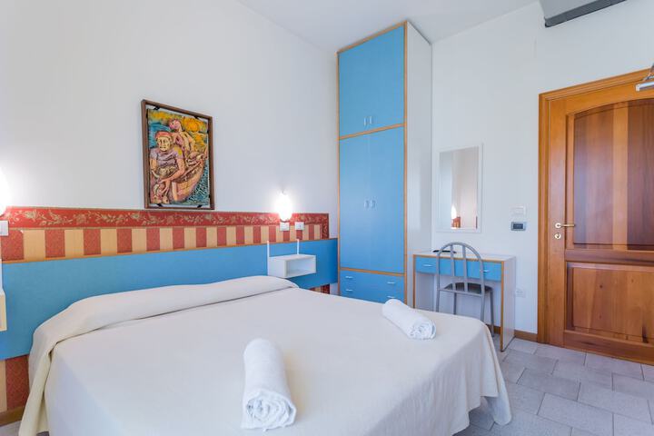 Room 6 of 23