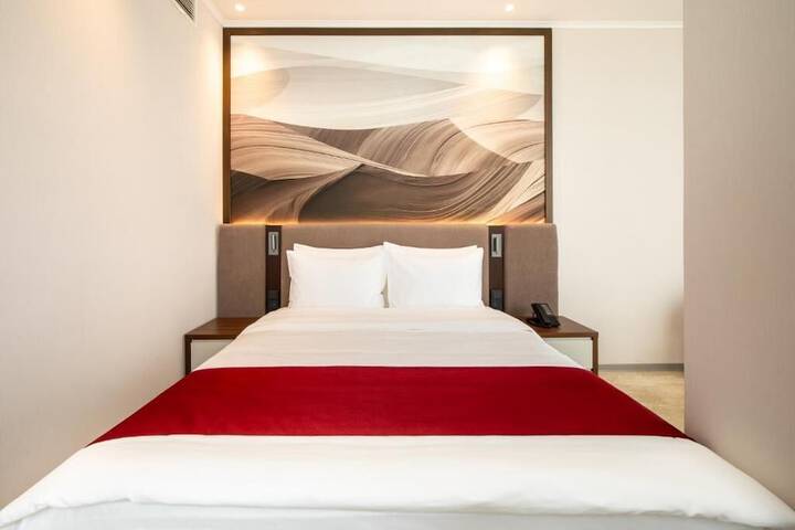 Room 12 of 93