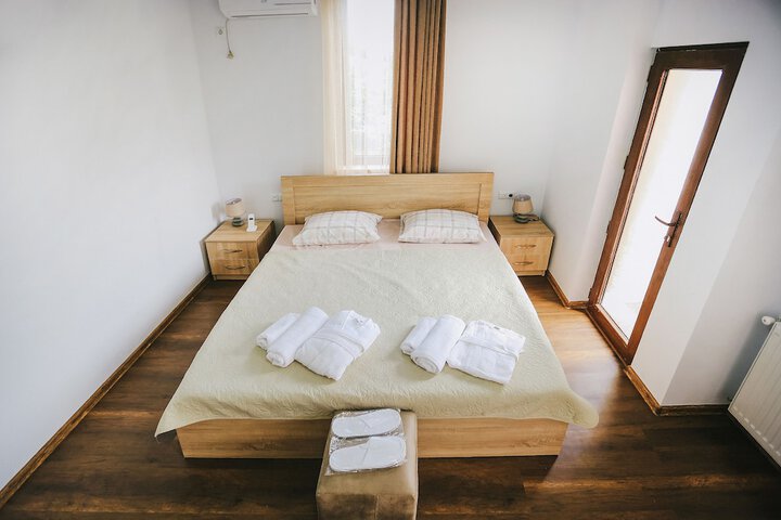 Room 6 of 35