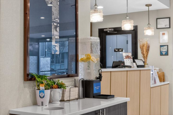 Entrance & Lobby