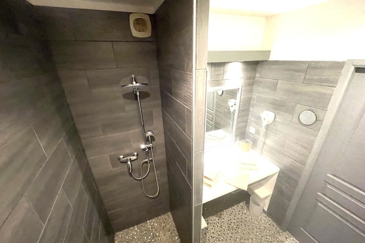 Room 15 of 46