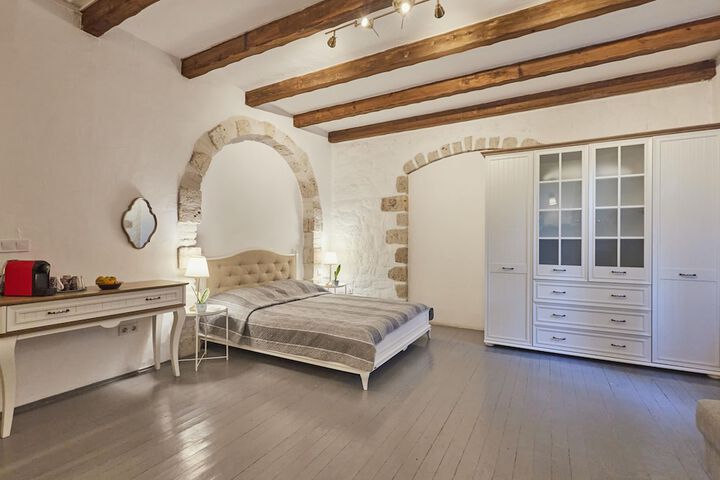 Room 2 of 114