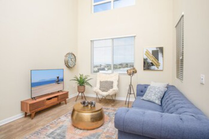 Irvine Deluxe Design Suites by A