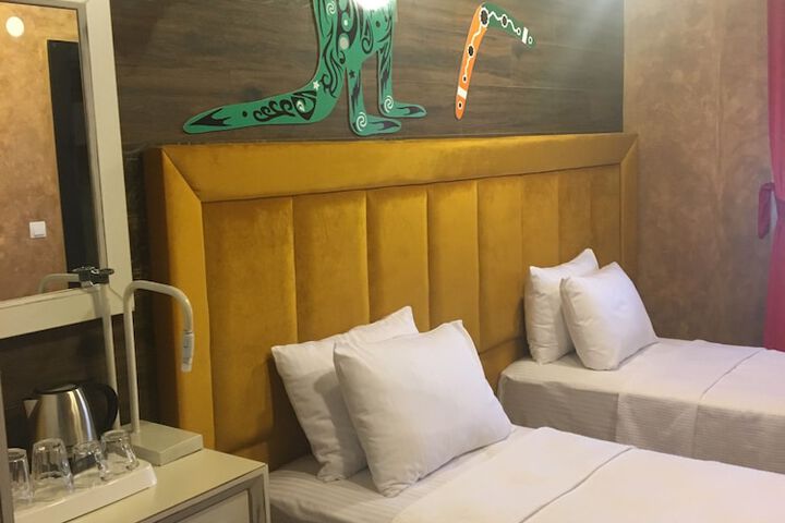 Room 16 of 37
