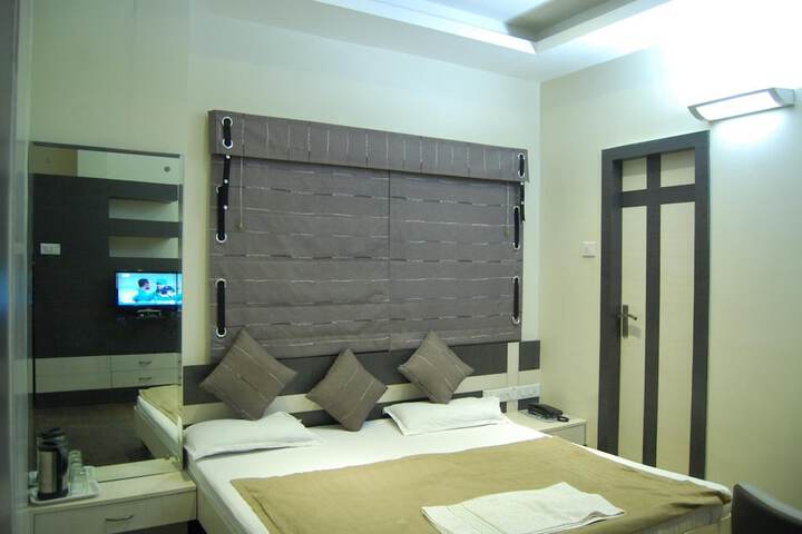 Room 26 of 34