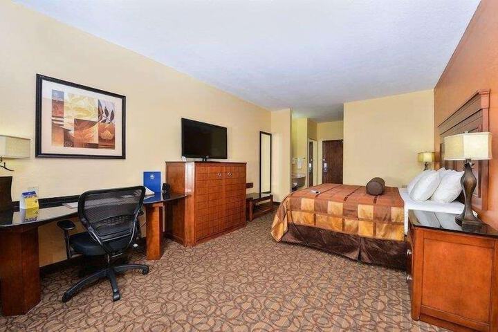 Room 10 of 18