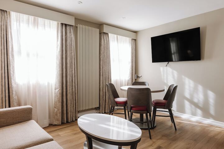 Room 45 of 146