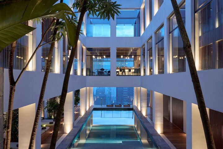 Hotel Pool