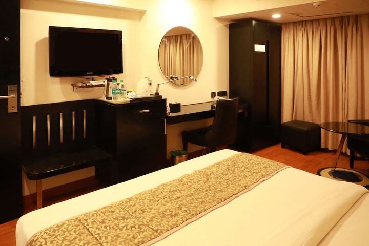 Room 32 of 80