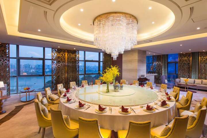 Ballroom/Hall 40 of 45