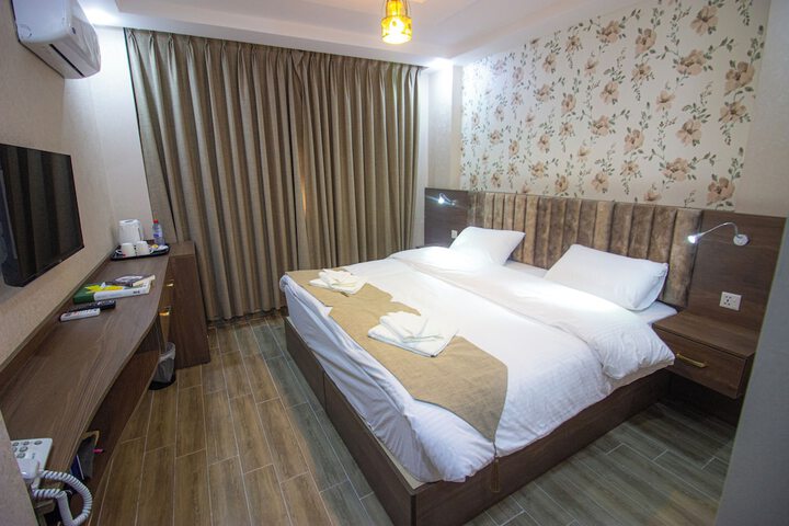 Room 9 of 23