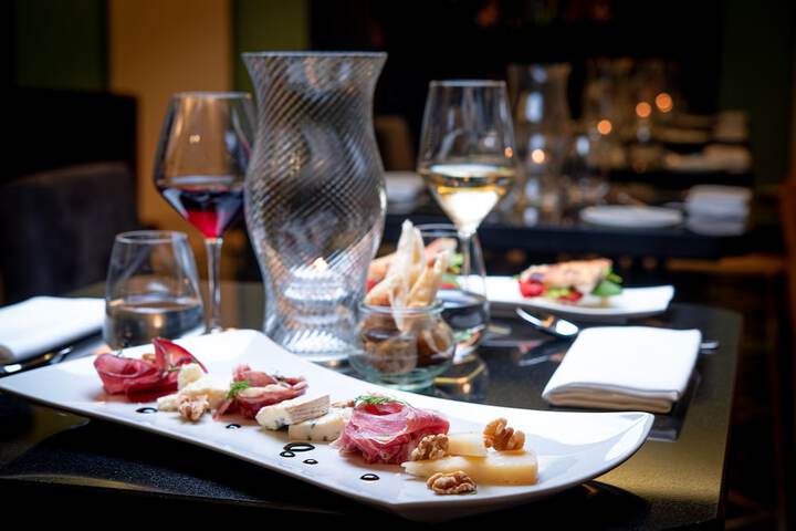 Dining 60 of 84