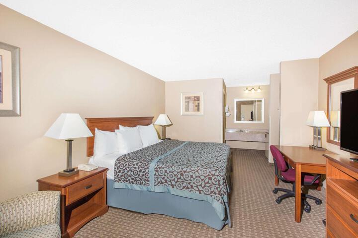 1 King Bed (5 of 8)
