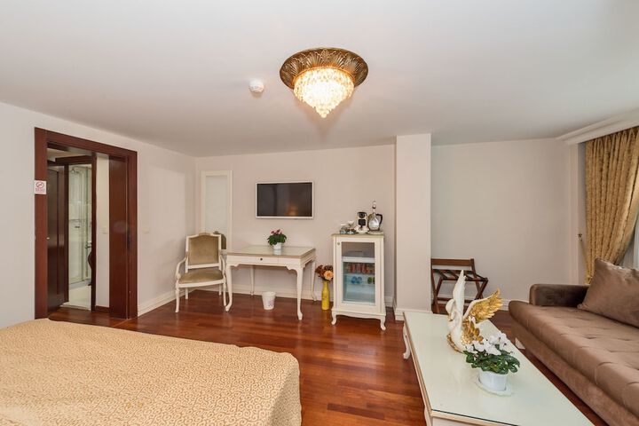 Room 19 of 48