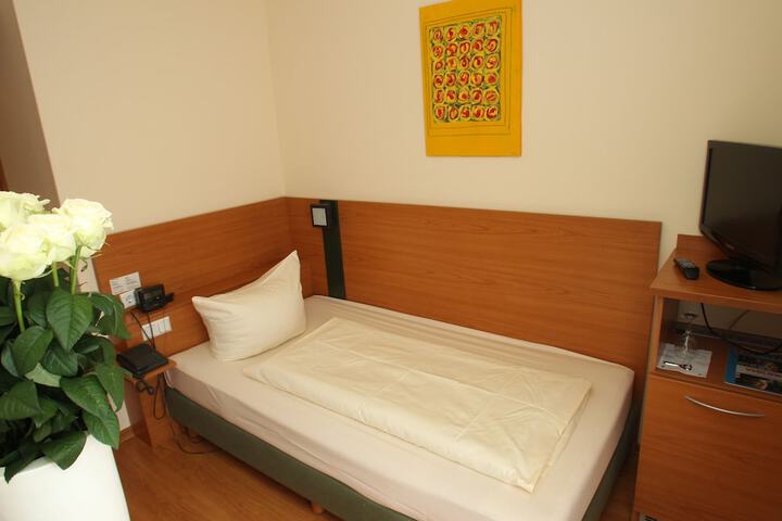 Room 3 of 20