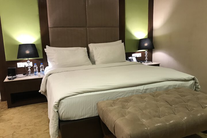 Room 6 of 33