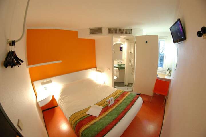 Room 7 of 33