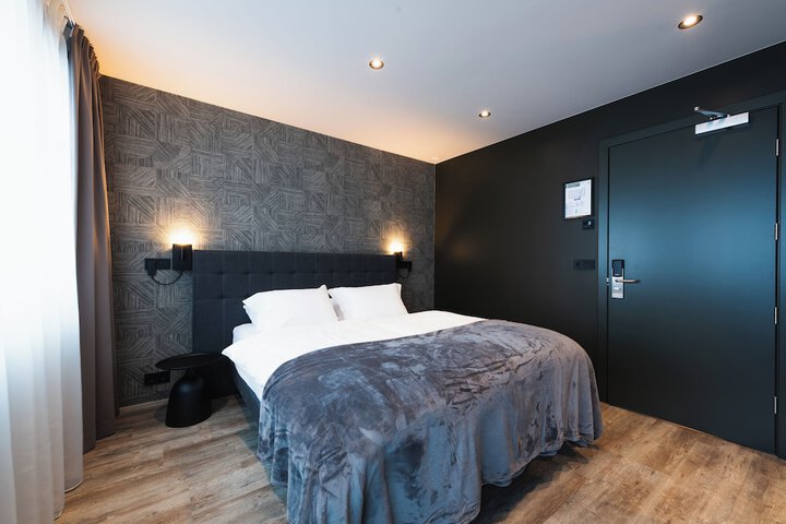 Room 36 of 65