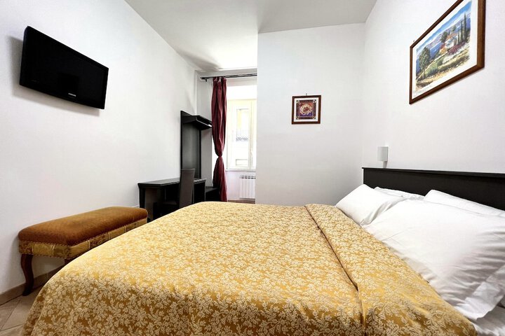 Room 27 of 40