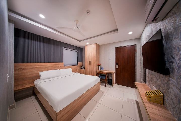Room 12 of 26
