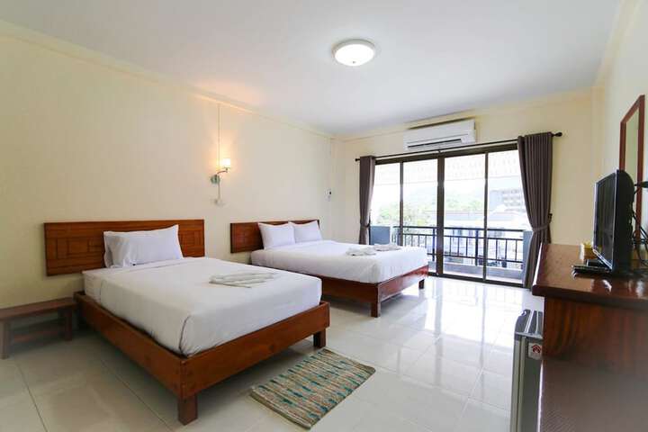 Room 5 of 18