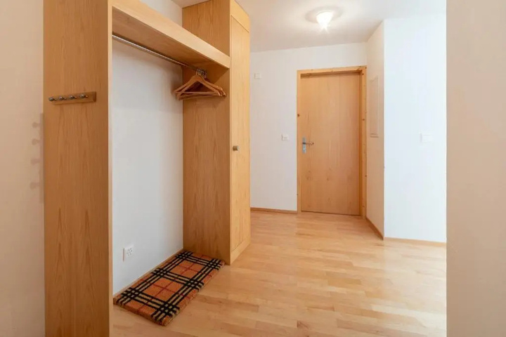 Room 4 of 11