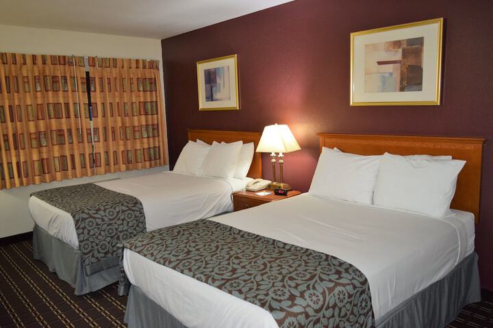 1 Queen Bed No Elevator (20 of 33)