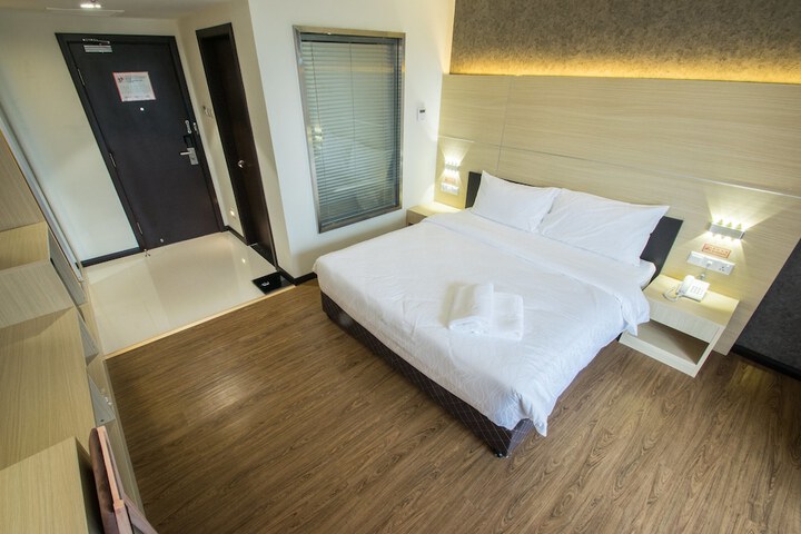 Room 7 of 33