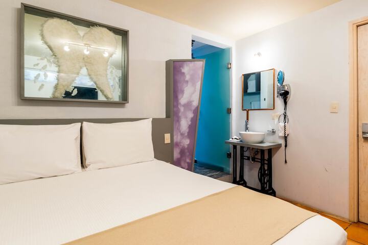 Room 5 of 28
