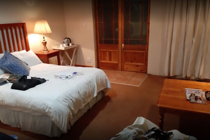 Room 4 of 18