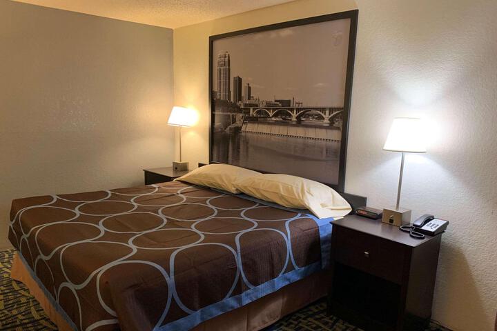 1 King Bed (13 of 20)