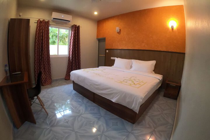 Room 33 of 34