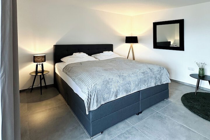 Room 8 of 179