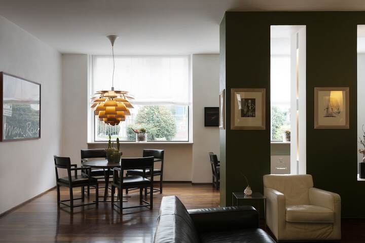 Lounge 38 of 50